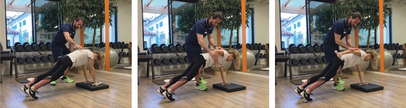 Renegade + Kick Back, mujer realiza ejercicios con su entrenador personal