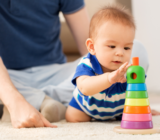 Formas sencillas de fomentar el movimiento diario en bebés y niños pequeños