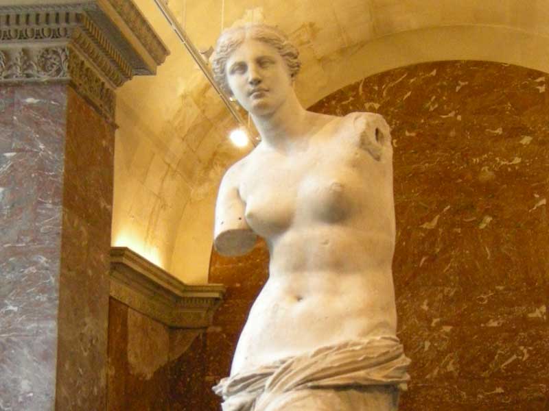 escultura con un físico tonificado